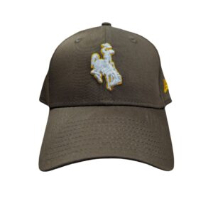 Brown, adjustable hat one color, with white bucking horse on front with gold outline. On back white W with gold outline. Velcro adjustable strap.