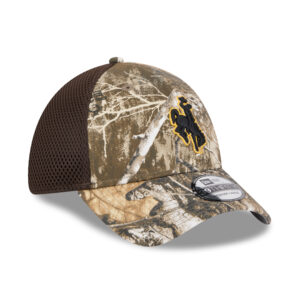 camo fitted hat. front two panels and brim is camo with back in a brown mesh